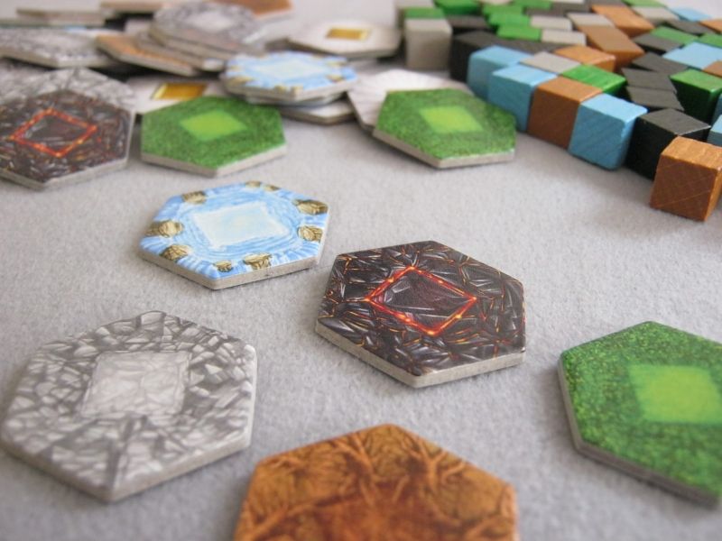 Des cubes, des tuiles nous sommes devant un eurogame