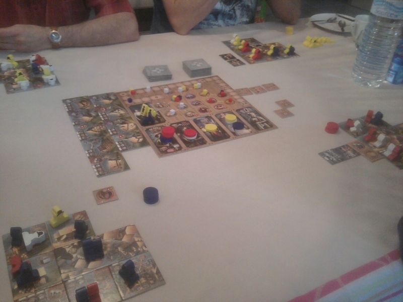 On est au tiers du jeu. Je suis complètement à la traîne sur la piste des scores, normal, je n'ai pas beaucoup exporté encore. Je me suis surtout concentré sur ma force de travail.