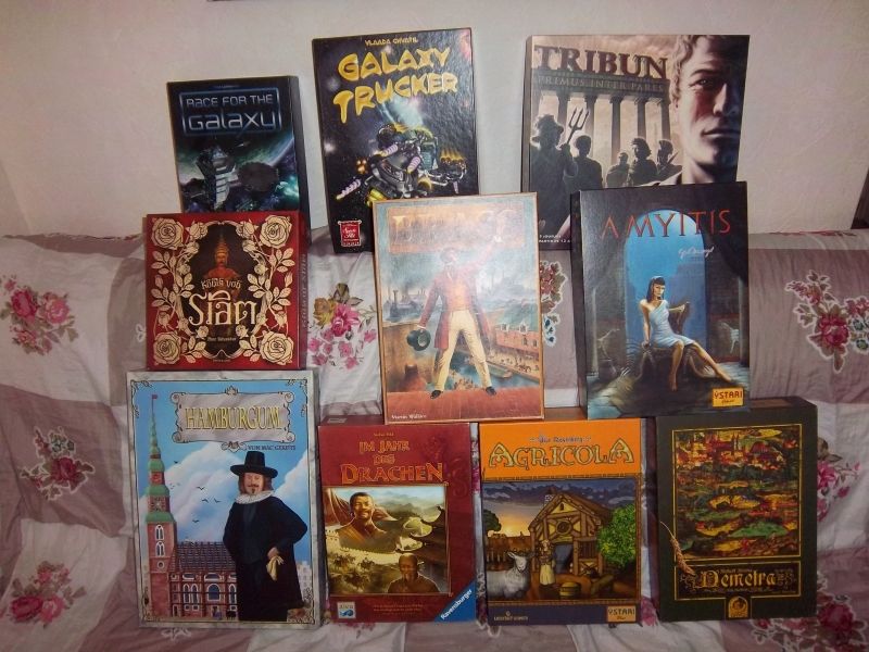 Brass "in ze light" entouré de quelques petits camarades qui fêtent aussi leurs 10 ans. Houps ! j'ai oublié de placer "1960, The making of the President", un de mes jeux favoris  pour deux joueurs.