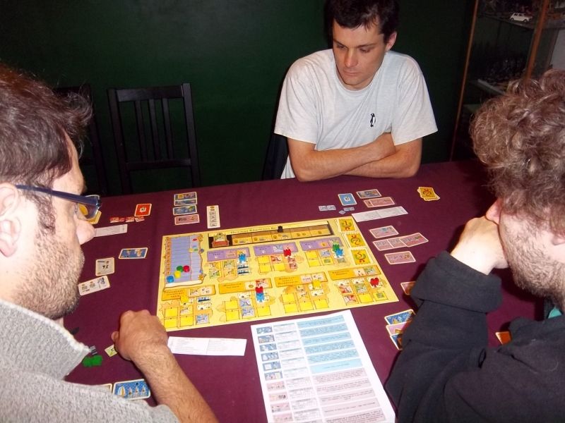 La partie au troisième tour : de gauche à droite, Luc, Fabrice et Thomas. 