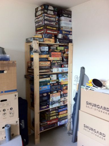 Chez Krissou après son déménagement : c'est les jeux qui tiennent le plafond