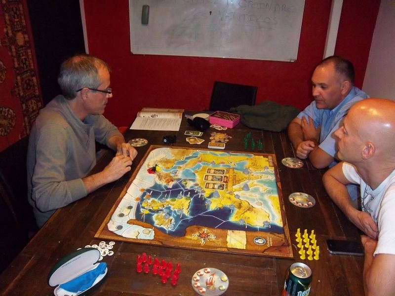 Monsieur Zhor aux explications de Invasions pour messieurs Olivier et rémi