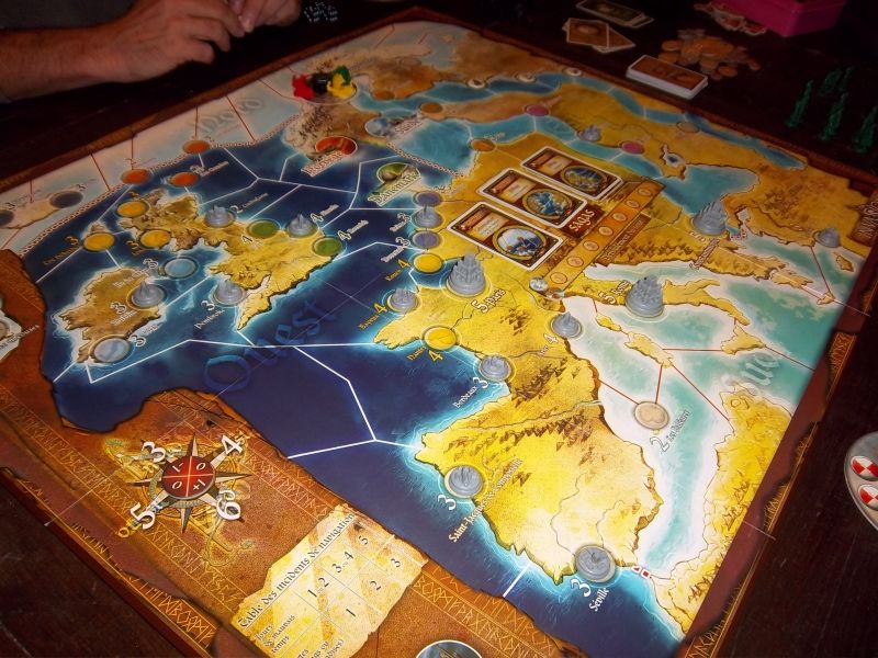 Le beau plateau d'Invasions, avec les villes (pas encore pillées) et les premières cartes sagas