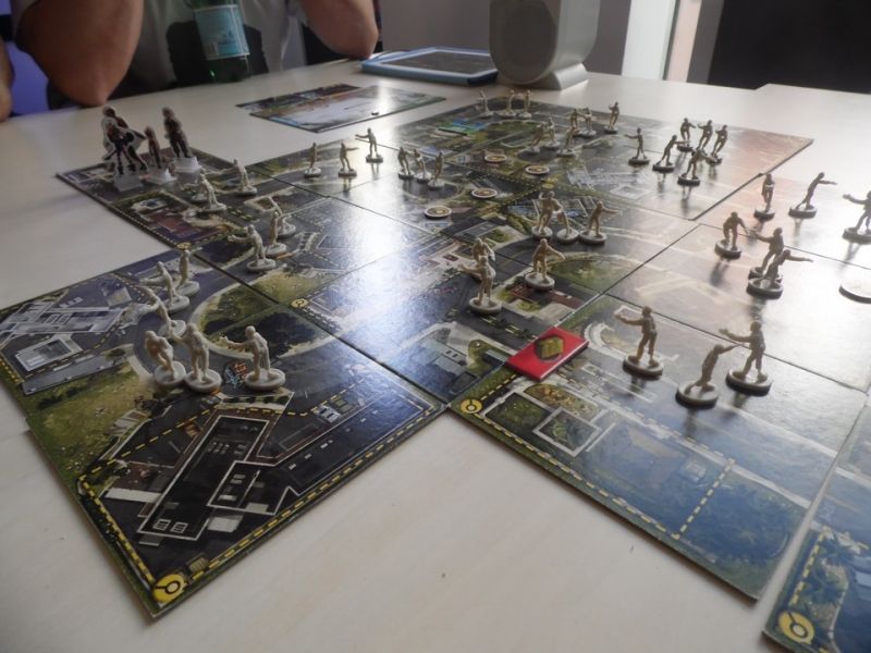 On nous faisait découvrir le jeu avec le scénario 5 (15 dans la boite, d'autres seront proposés en libre téléchargement).