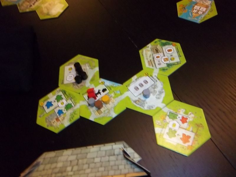 Un village en formation, en l'occurence le mien. Comme à Glenn More, il faut respecter les routes ou cohérence des paysages 