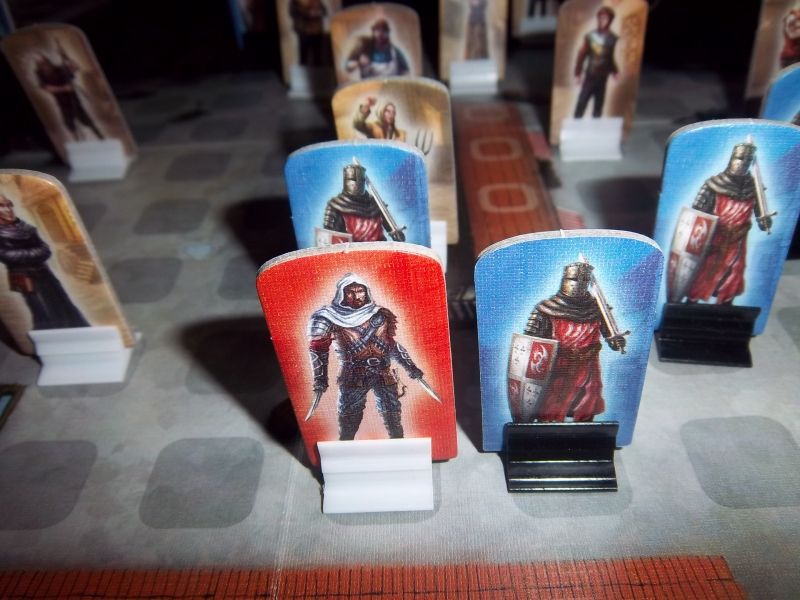 Horreur ! La donzelle était en fait un assassin déguisé !! Les deux gardes vont se faire trucider...