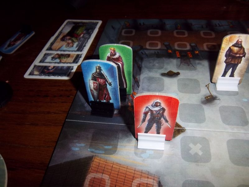 Le roi est en en sécurité. L'assassin est quand même parvenu à zigouiller un autre garde...mais il n'aura pas le roi !