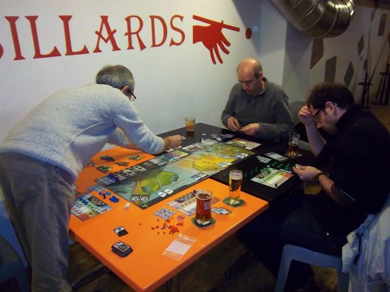 ...Et pour décoller vers des escales lointaines, nous avions investi la salle de billard...