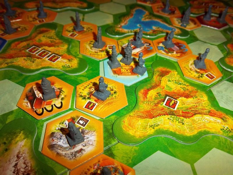 En bleu clair, une des cités du Captain Cavern...elle va faire beaucoup de dégats chez les autres.