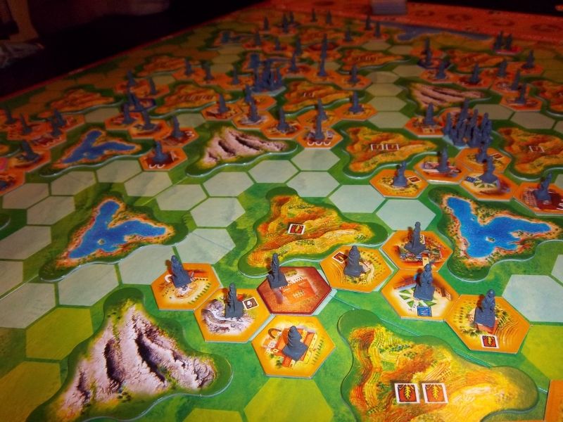 Une vue du plateau en fin de partie...remarquez sur la droite un des châteaux du Captain qui déborde de monde ! 