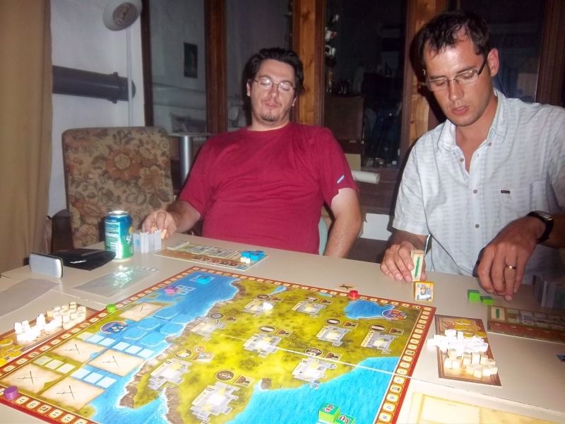 "Il est bien ce jeu, mais si tu n'avais pas oublié la règles des points sur l'enlisement des conflits...et blabla..."  Tss ! Ils sont durs des fois hein...