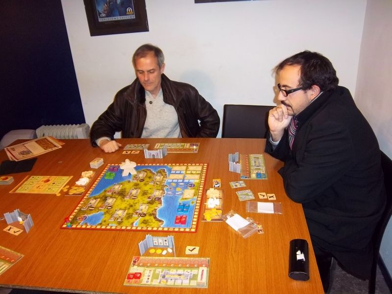 Monsieur Zhor, monsieur Mathieu, et un gros meeple, prêts à en découdre sur Lancaster...