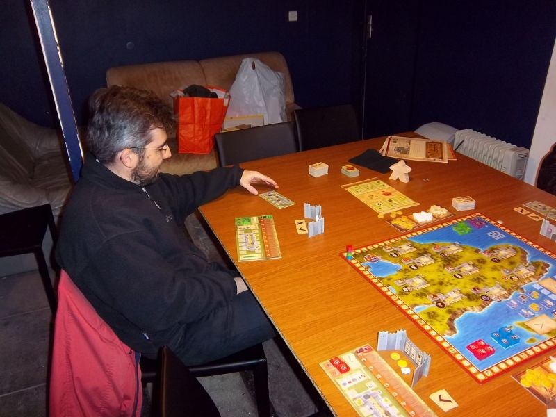 ...sans oublier monsieur Briac, dont l'allure décontractée ne doit pas vous tromper : il se concentre. 