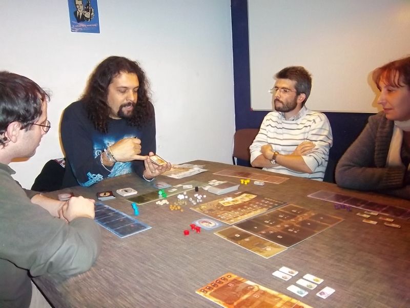 Bloodyraoul aux explications de Last Will pour Florestan, Briac, Béatrice, et votre serviteur derrière l'appareil photo. 