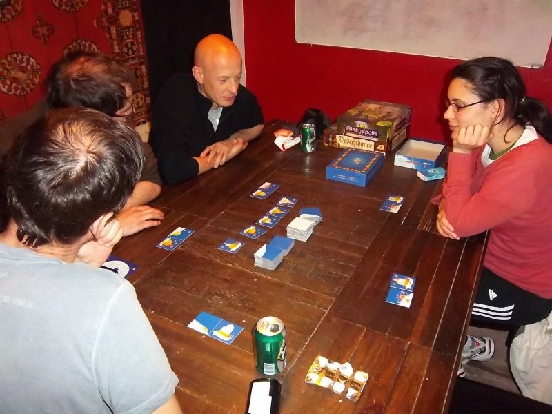 Prêts Pour fabriquer une Planète ? De g. à d. messieurs Kub2boa, monsieur Lupo666, monsieur Rémi, et mademoiselle Elise. 