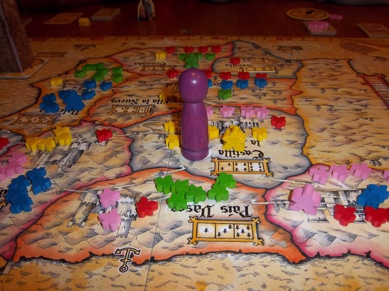 Vous fatiguez pas : tous les commentaires possibles sur la forme du pion-roi ont déjà été faits. A mon avis, cela symbolise que le roi est vu comme étant le père de la nation...