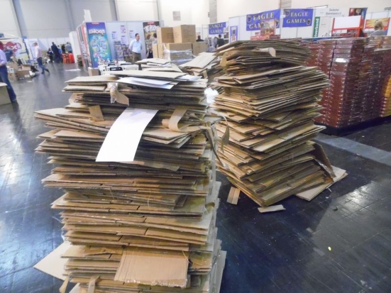 Imaginez le nombre de jeux que ces cartons représentent...