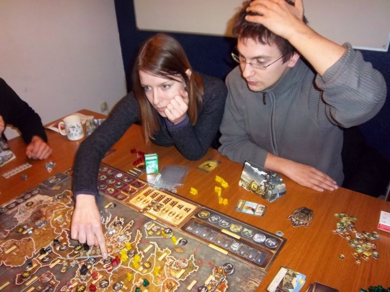 "C'est de par là qu'il faut attaquer ?" Le Baratheon ne semble pas super enthousiaste à cette idée...