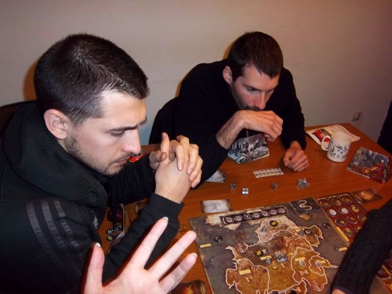 Houla ! Qu'est-ce qu'elle nous prépare la Lannister là ? 