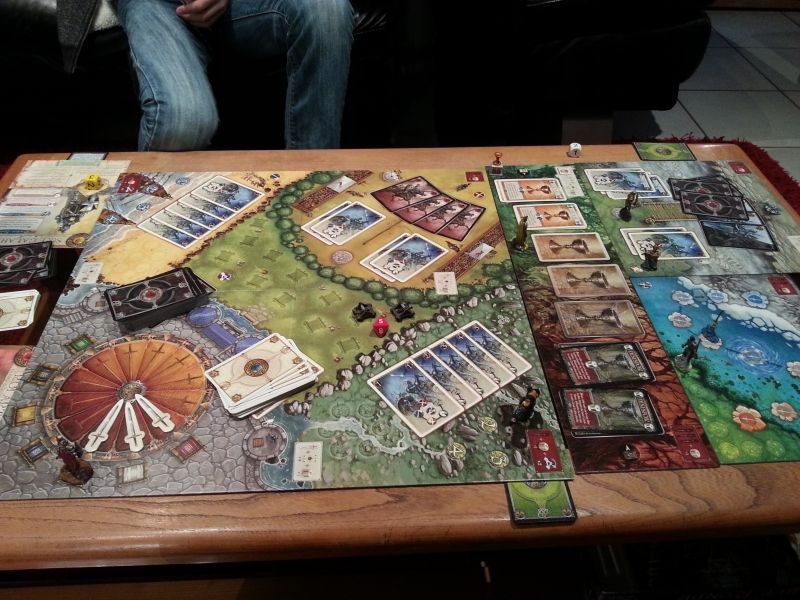 Début de la partie... quelques doutes commencent à planner sur la Loyauté de Et...