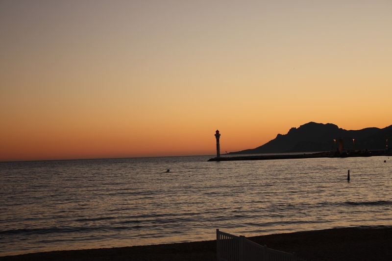 Le décor est planté, sublime couché de soleil sur la croisette...