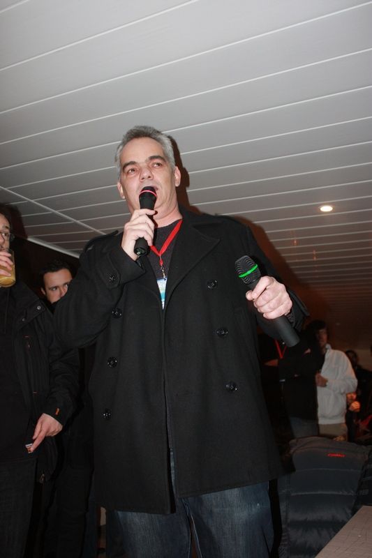 Le maître de cérémonie fait enfin son entrée