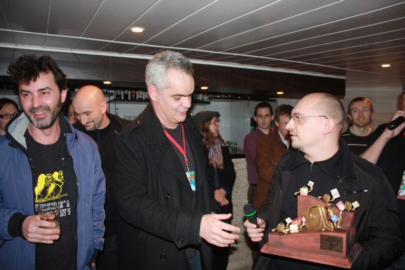 Et cela tombe sur Mister Maublanc avec Casse-toi pov'con !