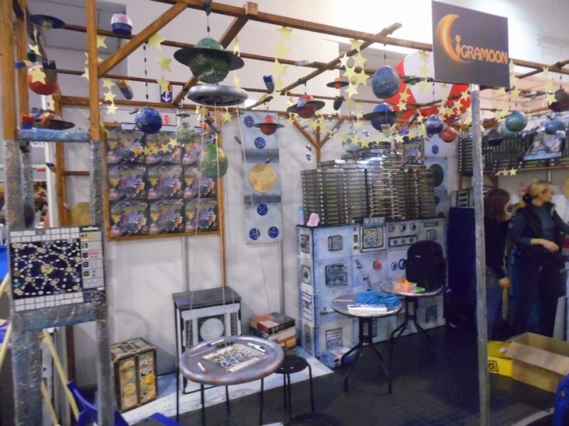 Sur le stand de Igramoon, le plateau en suspension était en fait une table de jeu...