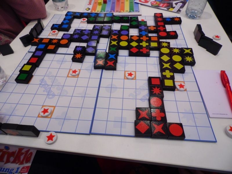 Qwirkle Big Box : une partie bien avancée.