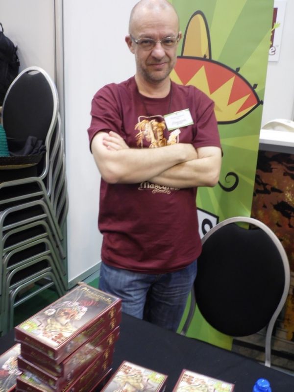 Bruno Faidutti dédicassait les boites de Mascarade.