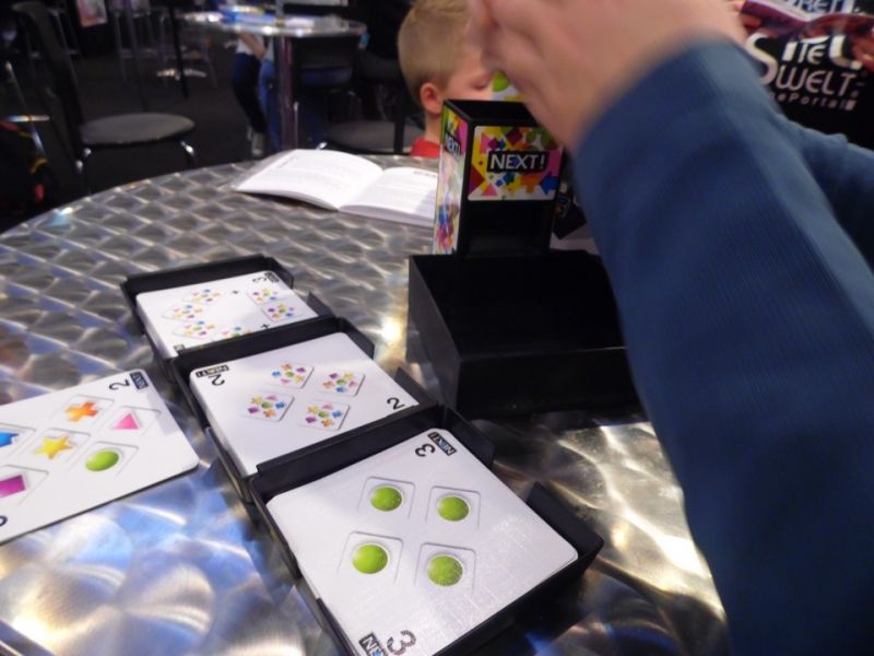 Pas de Gueules Noires de disponibles, mais de nombreuses tables de jeu sur le stand de l'éditeur.