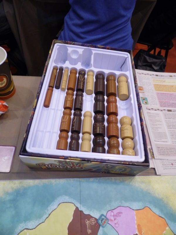 Origine, et son matos bien rangé dans sa boite.