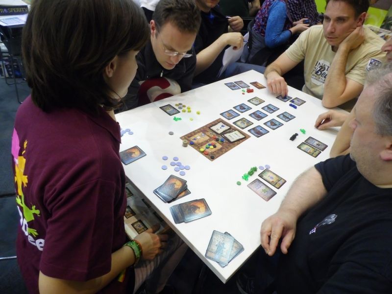 Spyrium, très sympa mais qui ne se renouvèlera pas, me semble-t-il, du haut de mes deux parties.