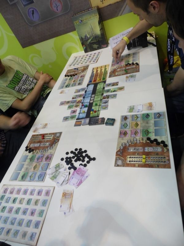 Prosperity, essayé sur place par des Jedis (Cyril, Bardatir...) qui ont tous apprécié, avec un doute sur la rejouabilité.