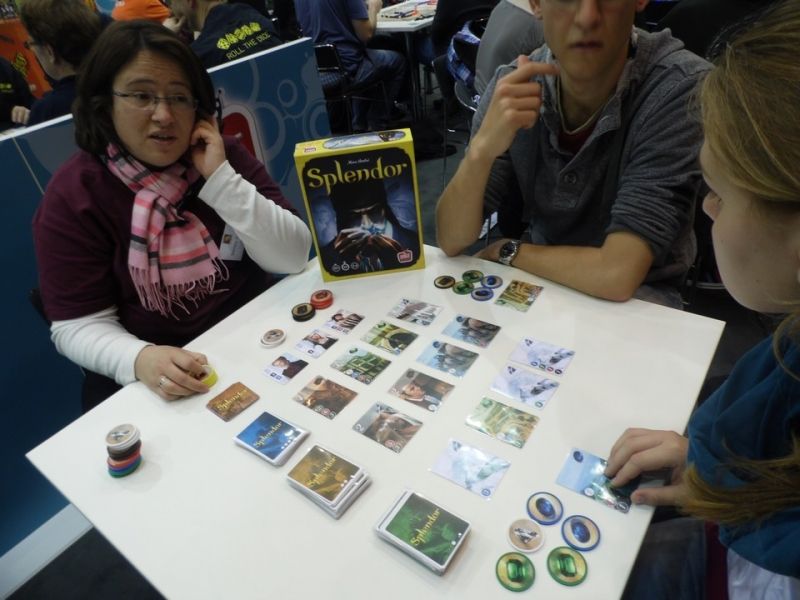 Splendor, le premier et prochain jeu de l'éditeur Space Cowboy.