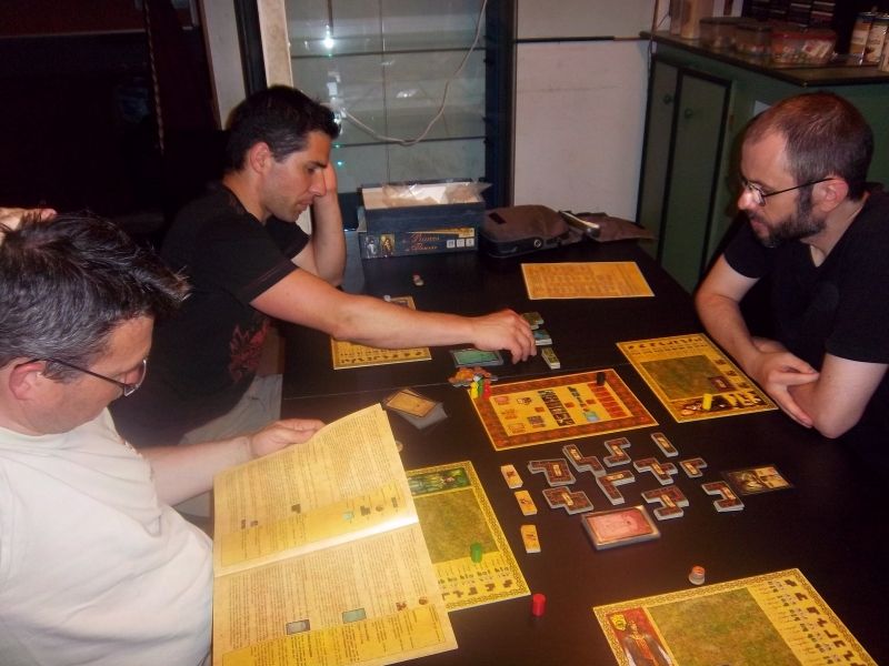 Captain Cavern en action pour la première enchère...