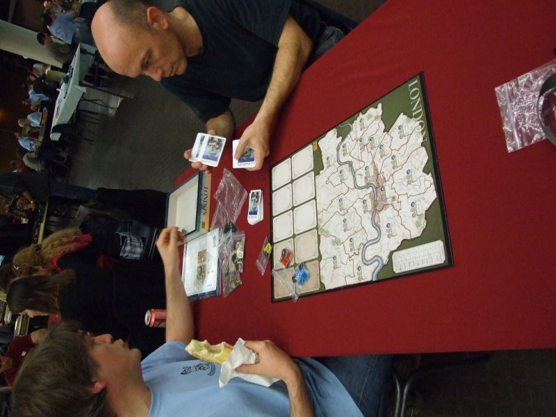 Je réalise soudainement ,en voyant le sandwitch de Unkle, qu'en ce qui me concerne, j'ai oublié de manger à midi pendant le festival...