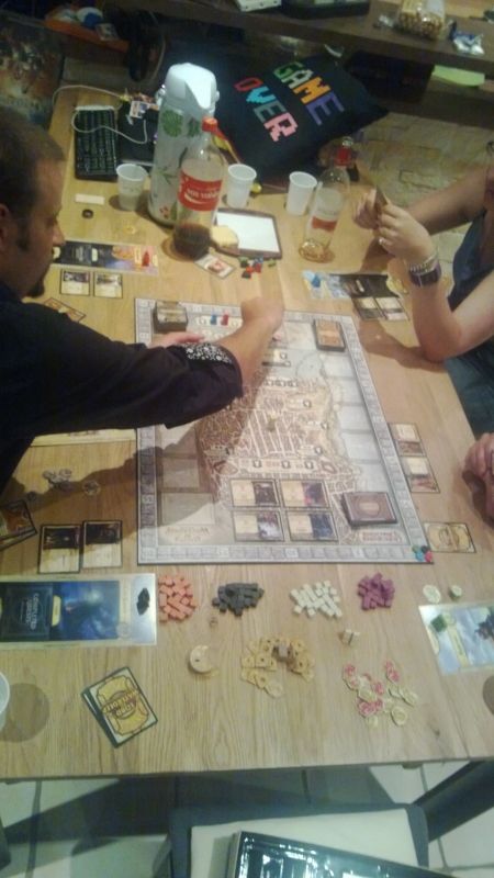 Mettons en place le plateau, mes Seigneurs !