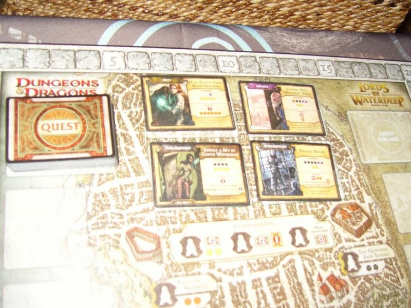 Les quatre quêtes proposées en début de partie. Celle en haut à gauche est parfaite pour un joueur warfare/piété, ce qui fut mon cas à ma précédente partie, et je l'avais eu (ainsi que 211pts)