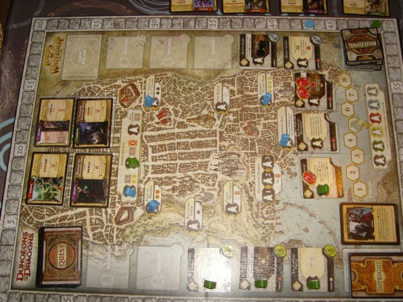 Finalement, j'opterais pour la prise d'une nouvelle carte quête et d'une carte Intrigue, ces dernières ayant été plus jouées lors de cette partie