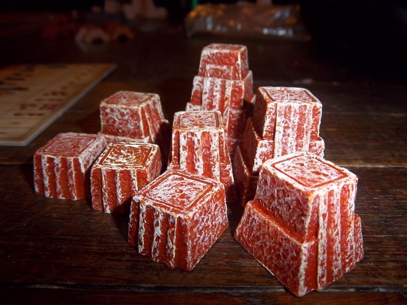 Des temples rouges en gros plan...