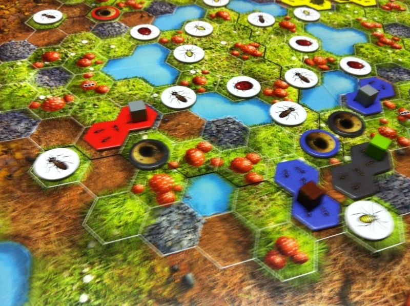 Un début difficile : les "amis" m'encerclent afin de me bloquer. 