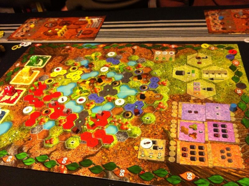 Une position bien étriquée où contrairement aux apparences, le noir est bien en bas à droite et le bleu en haut à droite. 