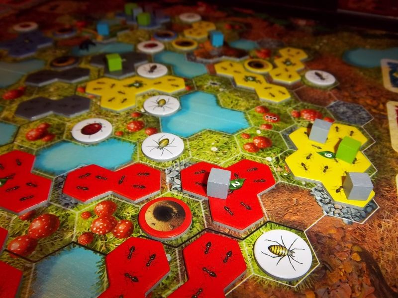 La lutte territoriale est rude. Sur la droite, monsieur Lilajax m'a devancé pour le tuile à 6 points...