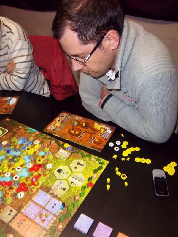 Attitudes des joueurs pendant la partie : Monsieur Luc...