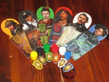Les plaquettes individuelles et leurs jetons permettent de symboliser l’avancée des joueurs (photo : Board Game Geek).