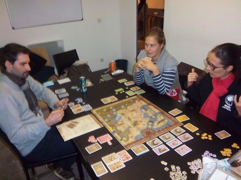 Mes trois adversaires pour cette partie de Mythotopia : Monsieur Cartal, Dame Cécilia, Dame Sabine. 