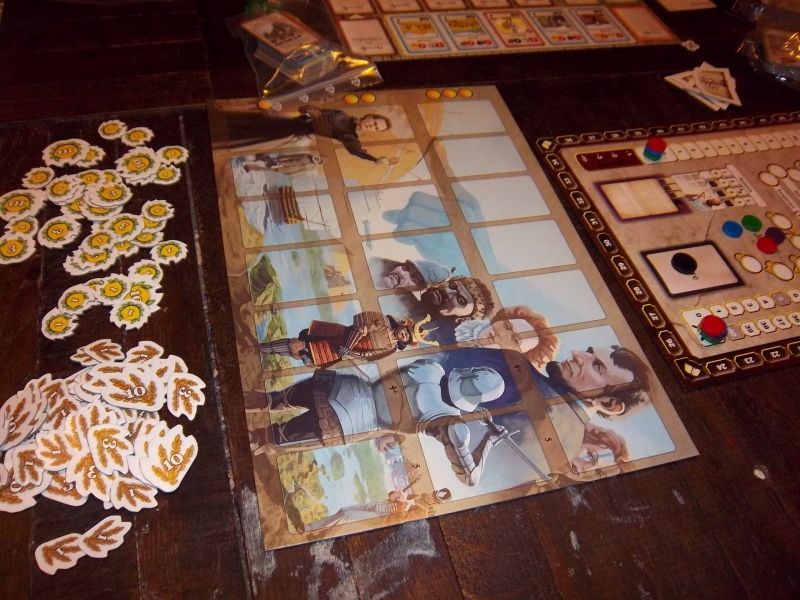 Le plateau où on dépose les cartes...à droite, le plateau où l'on score la stabilité, la force armée, l'ordre de tour, etc...