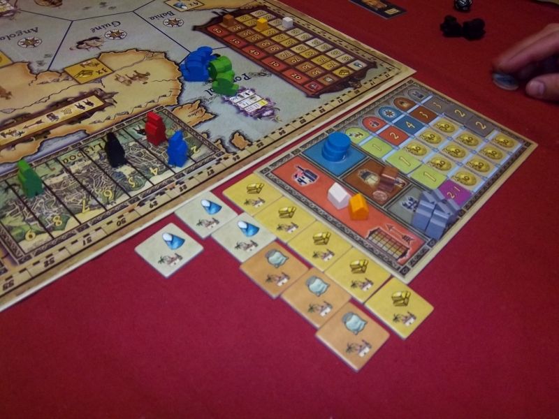 Le plateau individuel final du roi de la colonie...notez qu'il fut aussi un homme pieux avec ses 4 églises...