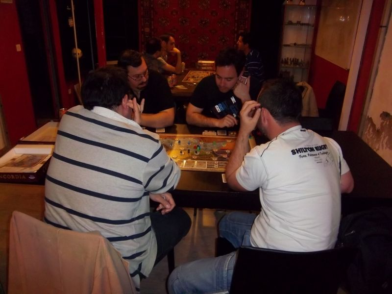 Au premier plan, Concordia. Au fond, Navegador...